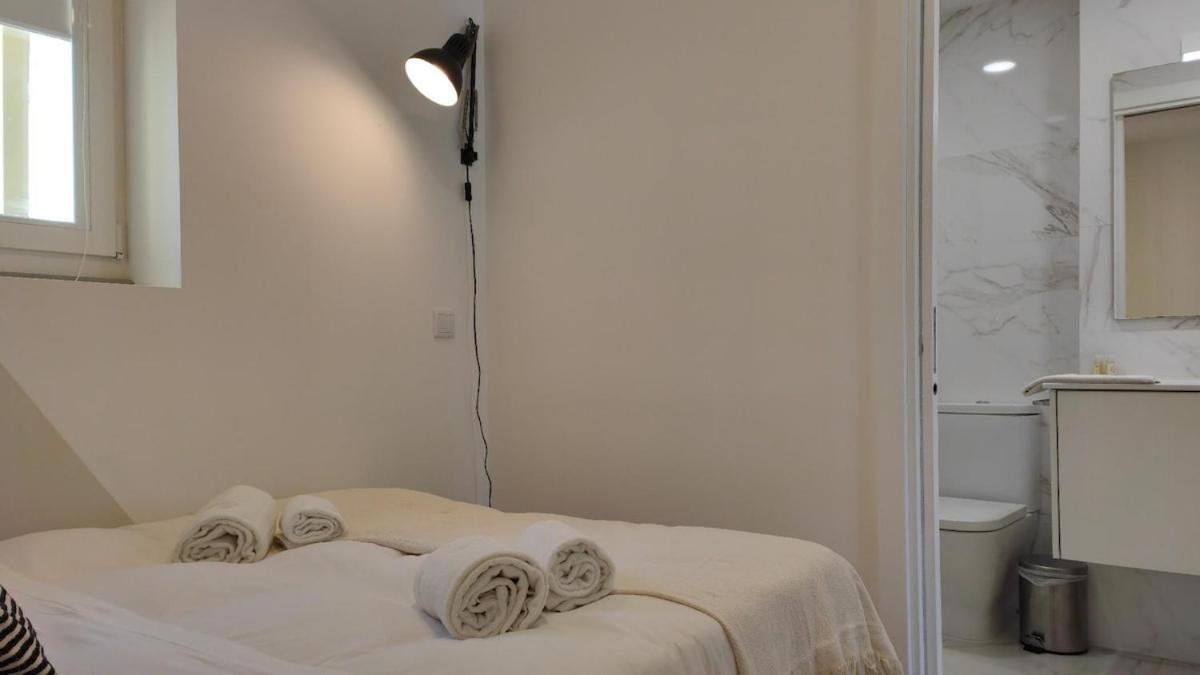 Chiado Modern Attic Duplex 2-bedroom Lissabon